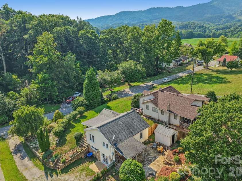 120 Caring Place Loop, Clyde, NC 28721.  MLS# CAR4398662, YatesRealty ID 39133. 