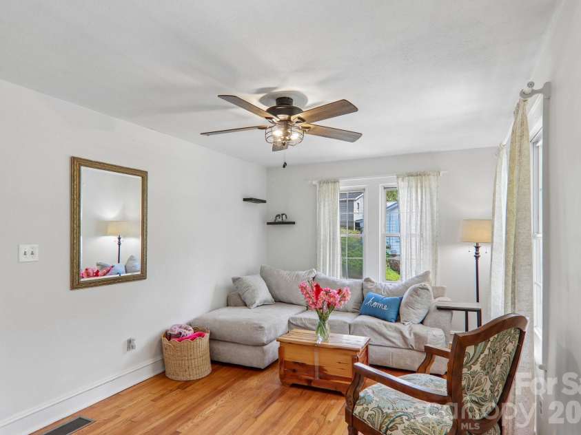120 Caring Place Loop, Clyde, NC 28721.  MLS# CAR4398662, YatesRealty ID 39133. 
