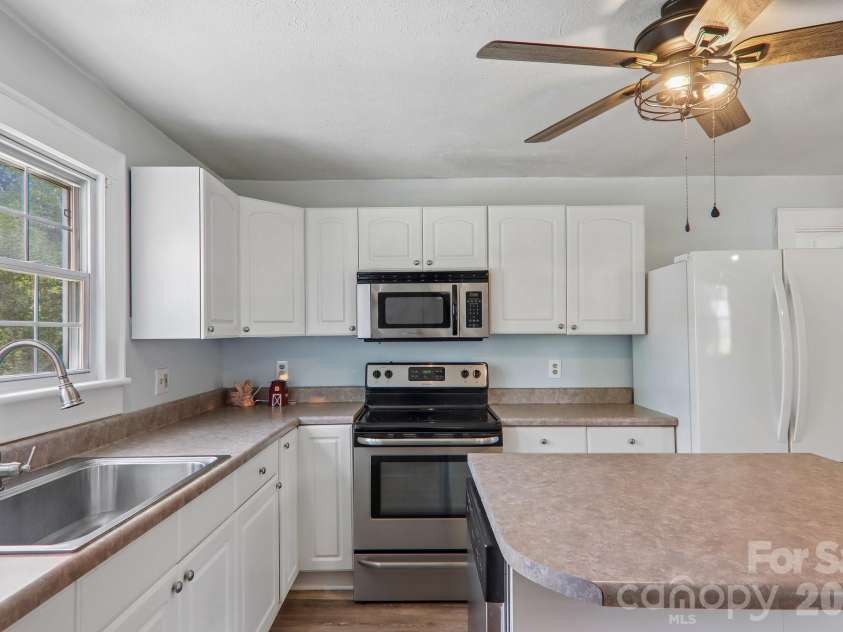 120 Caring Place Loop, Clyde, NC 28721.  MLS# CAR4398662, YatesRealty ID 39133. 