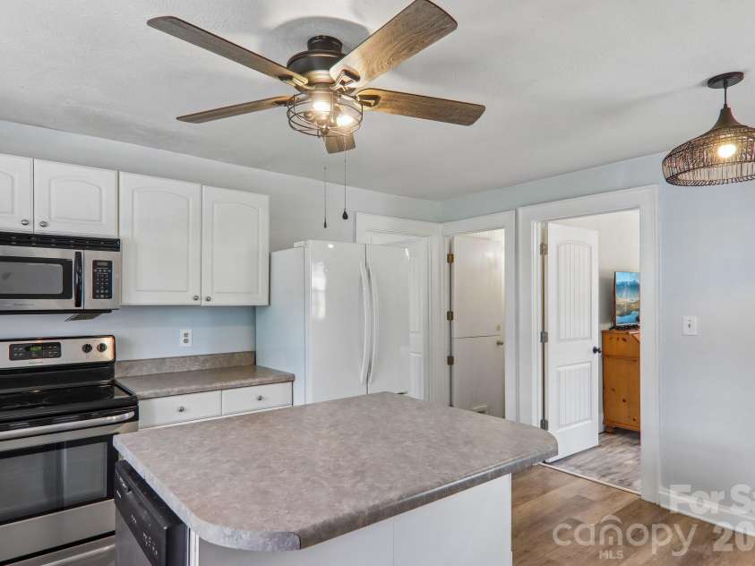 120 Caring Place Loop, Clyde, NC 28721.  MLS# CAR4398662, YatesRealty ID 39133. 