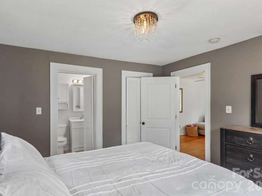 120 Caring Place Loop, Clyde, NC 28721.  MLS# CAR4398662, YatesRealty ID 39133. 