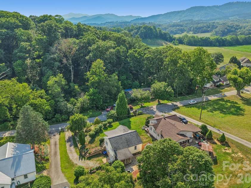 120 Caring Place Loop, Clyde, NC 28721.  MLS# CAR4398662, YatesRealty ID 39133. 