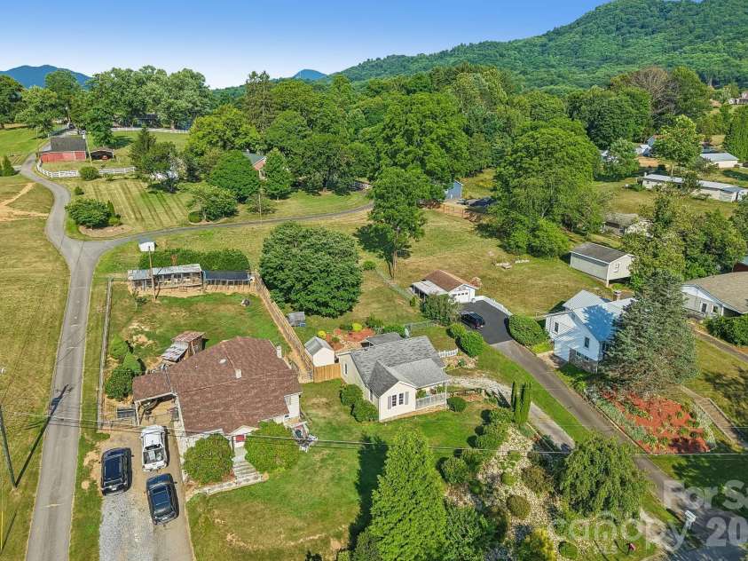 120 Caring Place Loop, Clyde, NC 28721.  MLS# CAR4398662, YatesRealty ID 39133. 