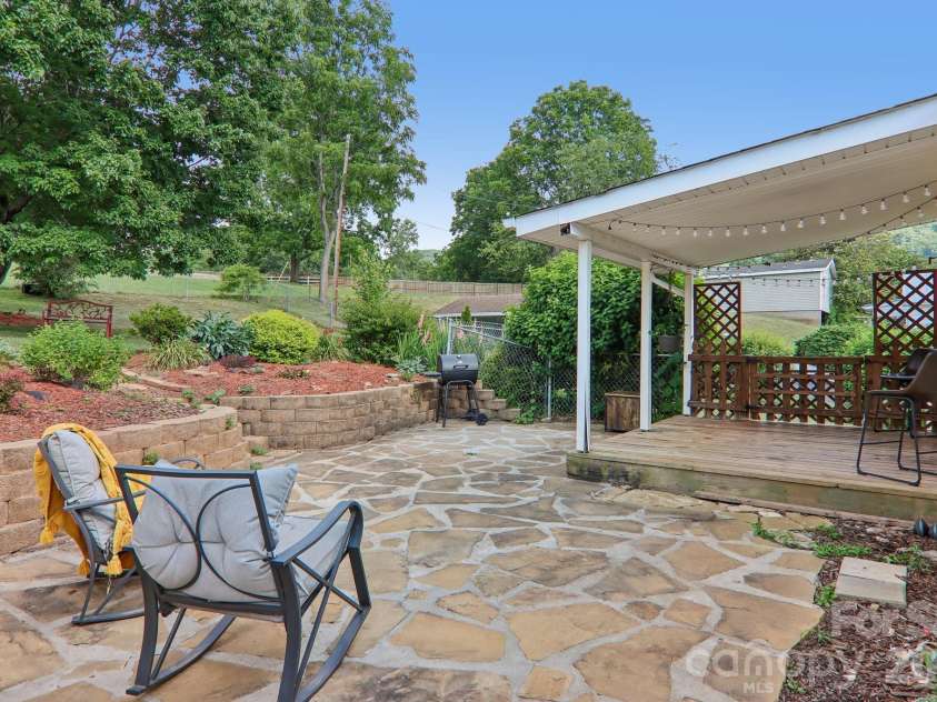 120 Caring Place Loop, Clyde, NC 28721.  MLS# CAR4398662, YatesRealty ID 39133. 