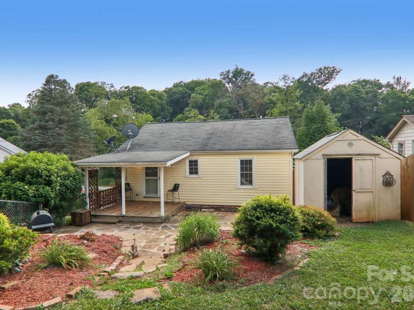 120 Caring Place Loop, Clyde, NC 28721.  MLS# CAR4398662, YatesRealty ID 39133. 