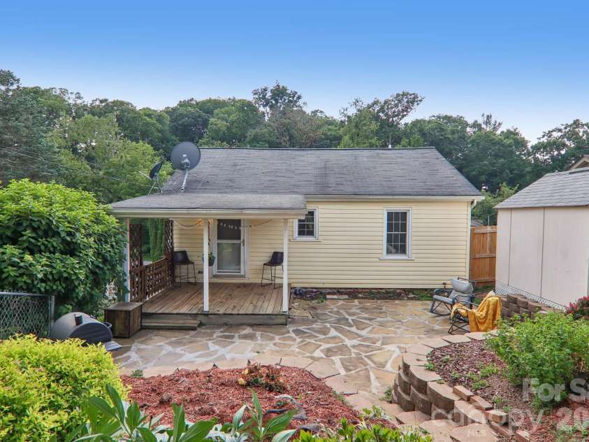 120 Caring Place Loop, Clyde, NC 28721.  MLS# CAR4398662, YatesRealty ID 39133. 