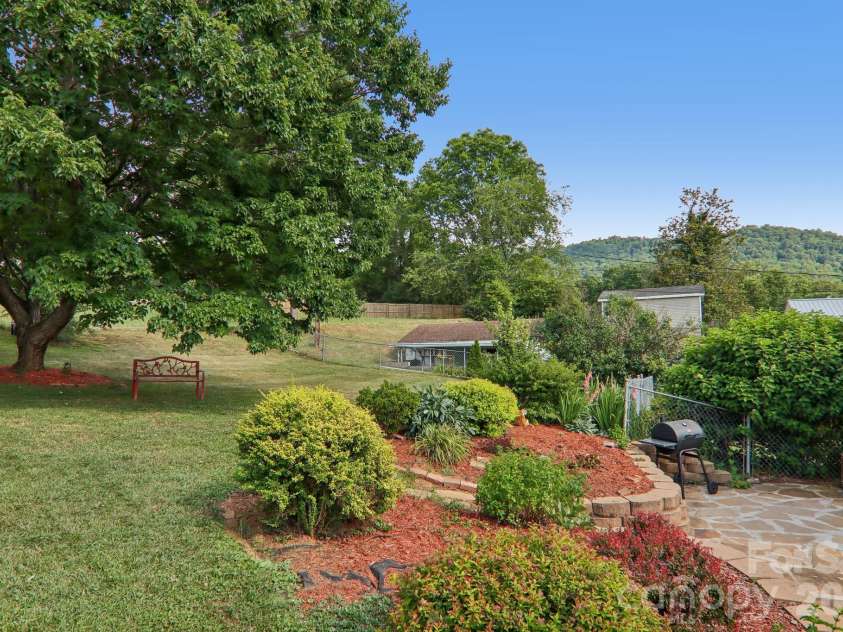 120 Caring Place Loop, Clyde, NC 28721.  MLS# CAR4398662, YatesRealty ID 39133. 