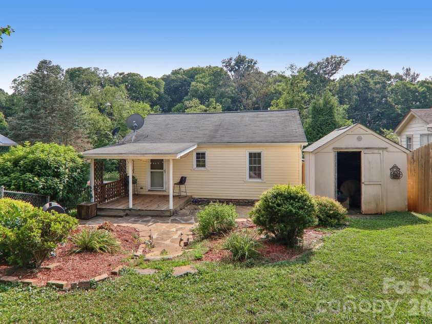 120 Caring Place Loop, Clyde, NC 28721.  MLS# CAR4398662, YatesRealty ID 39133. 