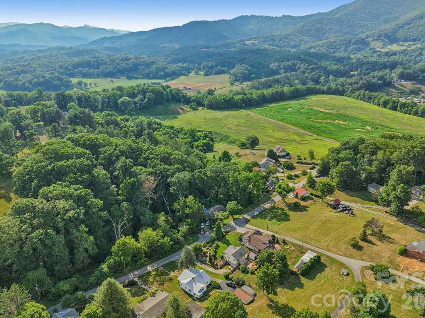 120 Caring Place Loop, Clyde, NC 28721.  MLS# CAR4398662, YatesRealty ID 39133. 