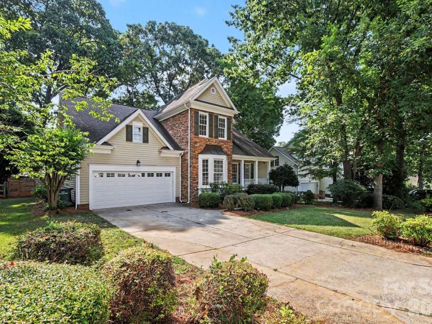 4003 Country Oaks Drive, Waxhaw, NC 28173.  MLS# CAR4406333, YatesRealty ID 39134. 