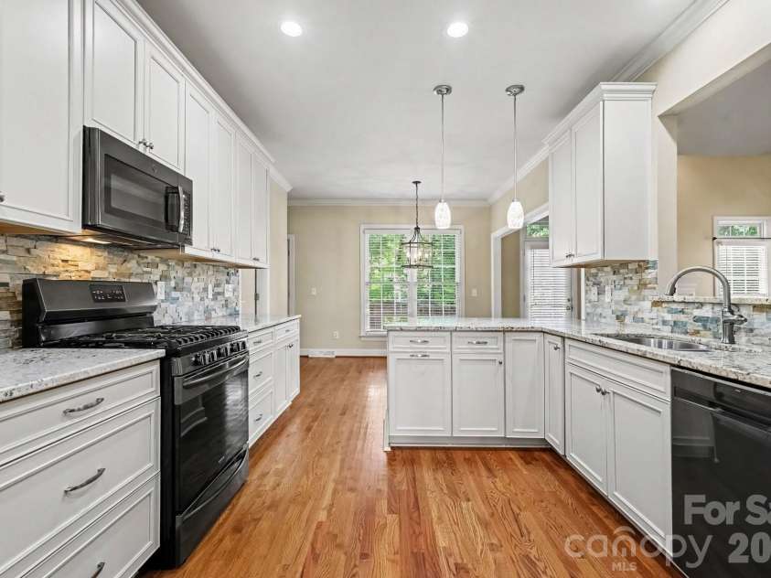4003 Country Oaks Drive, Waxhaw, NC 28173.  MLS# CAR4406333, YatesRealty ID 39134. 