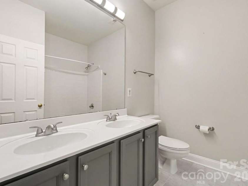 4003 Country Oaks Drive, Waxhaw, NC 28173.  MLS# CAR4406333, YatesRealty ID 39134. 