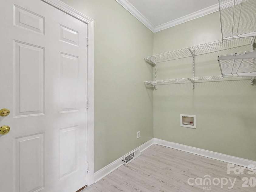 4003 Country Oaks Drive, Waxhaw, NC 28173.  MLS# CAR4406333, YatesRealty ID 39134. 