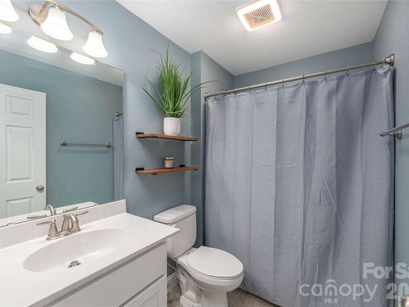 5 Declan Drive, Weaverville, NC 28787.  MLS# CAR4367979, YatesRealty ID 39137. Upper level hall bathroom