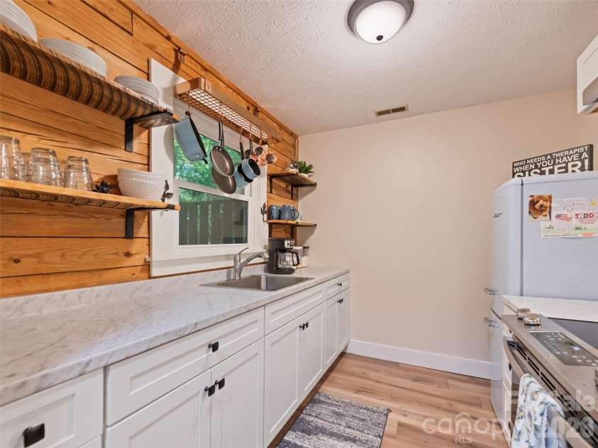 30 Katydid Lane, Maggie Valley, NC 28751.  MLS# CAR4405345, YatesRealty ID 39138. 