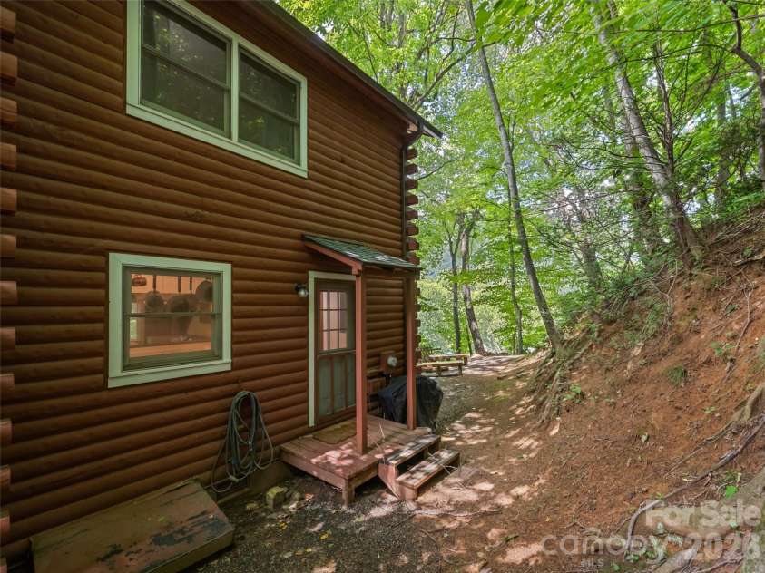 30 Katydid Lane, Maggie Valley, NC 28751.  MLS# CAR4405345, YatesRealty ID 39138. 