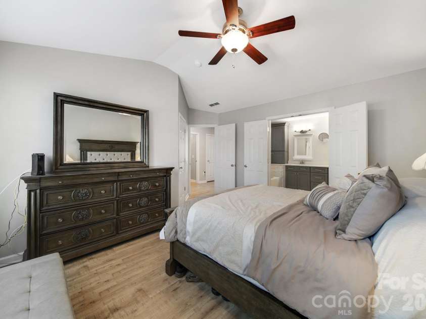 11719 Woodmere Trace Drive, Charlotte, NC 28277.  MLS# CAR4438238, YatesRealty ID 39139. Primary Suite View