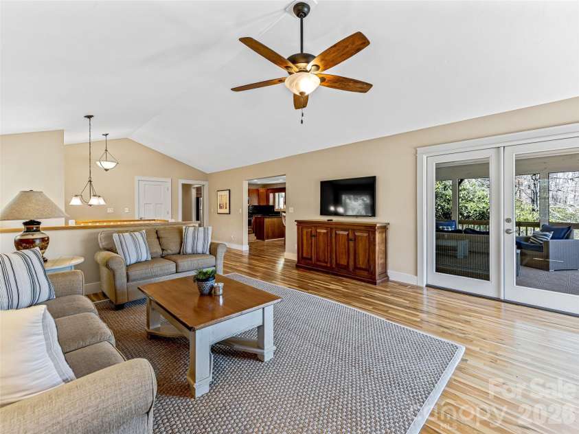 46 Kassahola Drive, Brevard, NC 28712.  MLS# CAR4350504, YatesRealty ID 3914. 