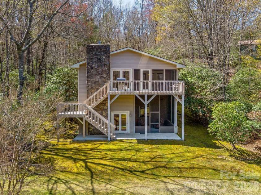 46 Kassahola Drive, Brevard, NC 28712.  MLS# CAR4350504, YatesRealty ID 3914. 