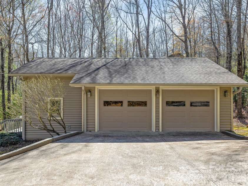 46 Kassahola Drive, Brevard, NC 28712.  MLS# CAR4350504, YatesRealty ID 3914. 