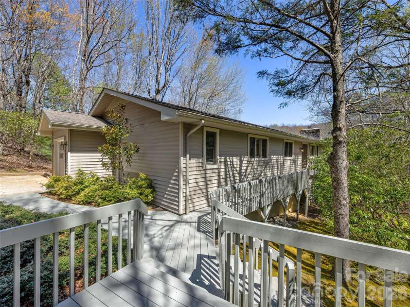 46 Kassahola Drive, Brevard, NC 28712.  MLS# CAR4350504, YatesRealty ID 3914. 