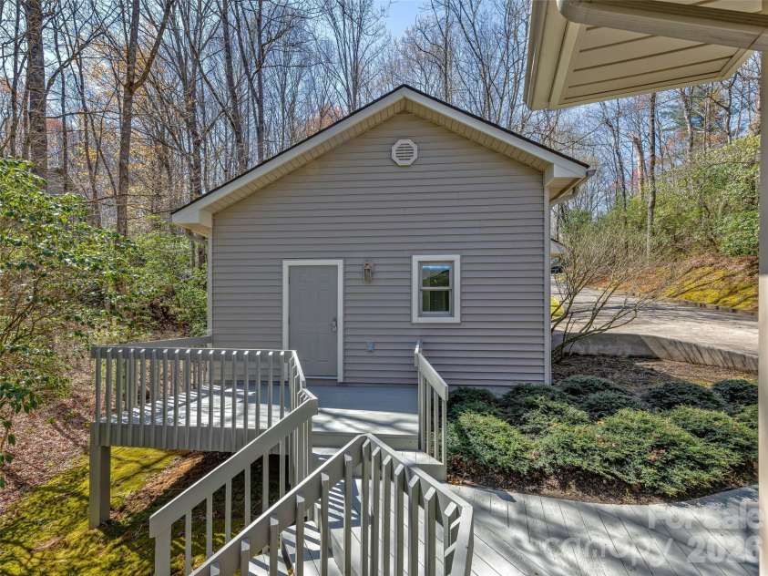 46 Kassahola Drive, Brevard, NC 28712.  MLS# CAR4350504, YatesRealty ID 3914. 