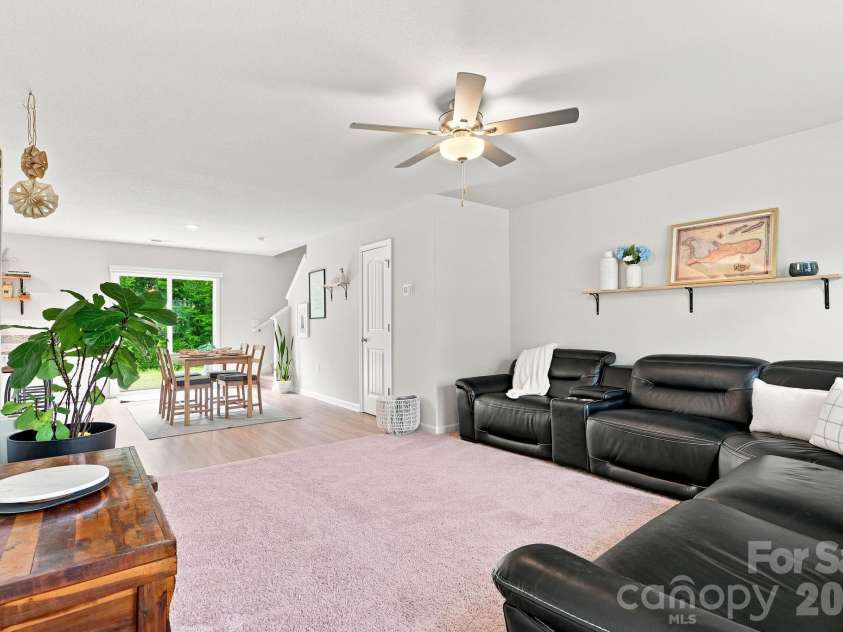 5135 Wolfridge Avenue, Charlotte, NC 28214.  MLS# CAR4402948, YatesRealty ID 39140. 