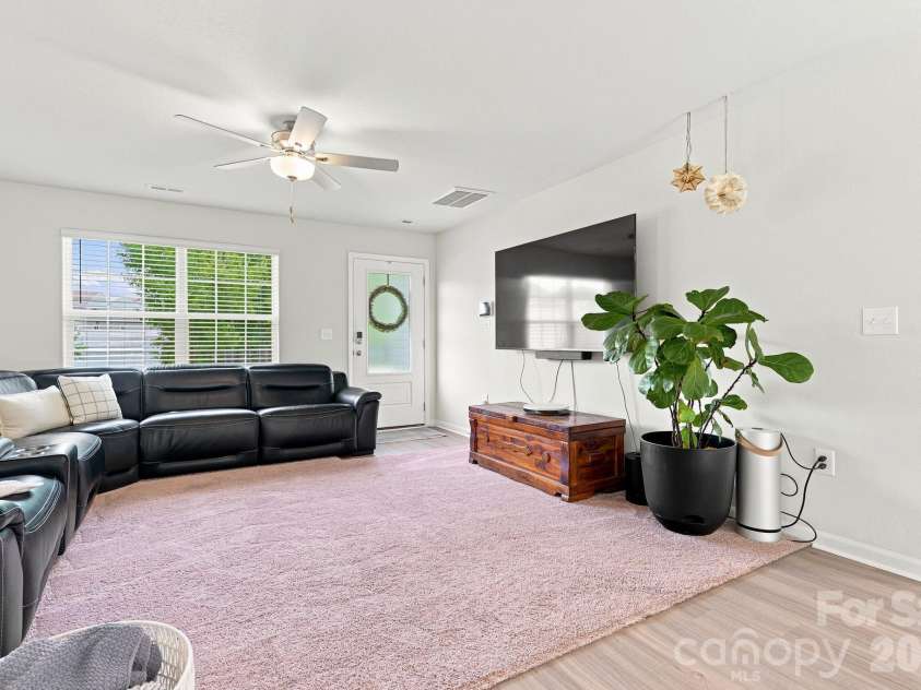 5135 Wolfridge Avenue, Charlotte, NC 28214.  MLS# CAR4402948, YatesRealty ID 39140. 