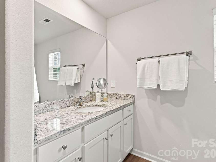 5135 Wolfridge Avenue, Charlotte, NC 28214.  MLS# CAR4402948, YatesRealty ID 39140. 