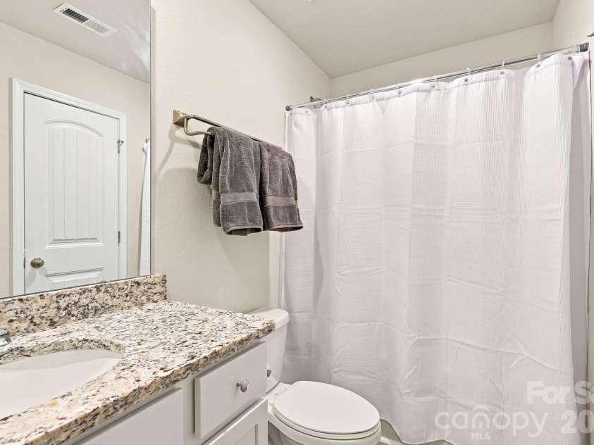 5135 Wolfridge Avenue, Charlotte, NC 28214.  MLS# CAR4402948, YatesRealty ID 39140. 