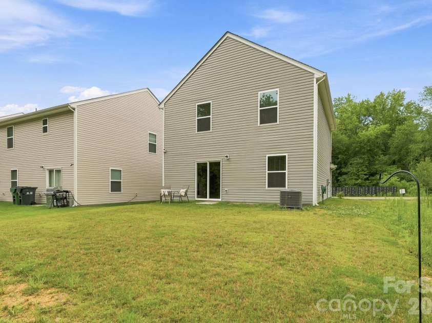 5135 Wolfridge Avenue, Charlotte, NC 28214.  MLS# CAR4402948, YatesRealty ID 39140. 