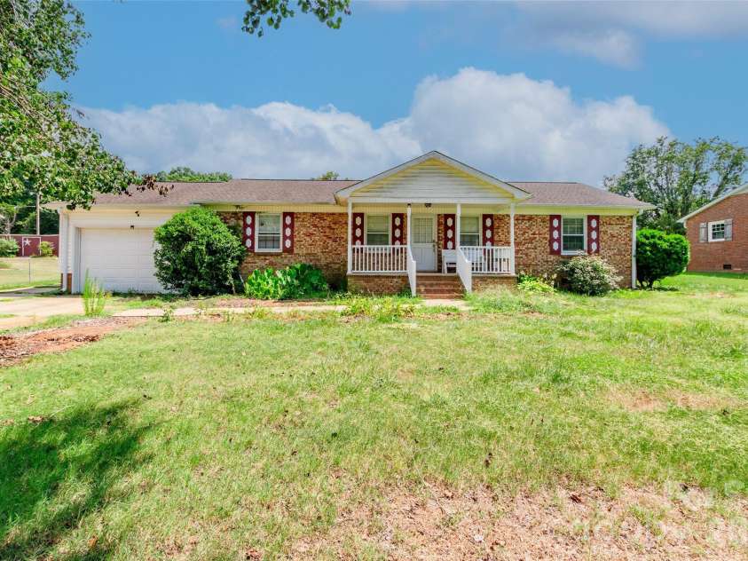 505 Pam Drive, Gastonia, NC 28056.  MLS# CAR4297330, YatesRealty ID 39142. 