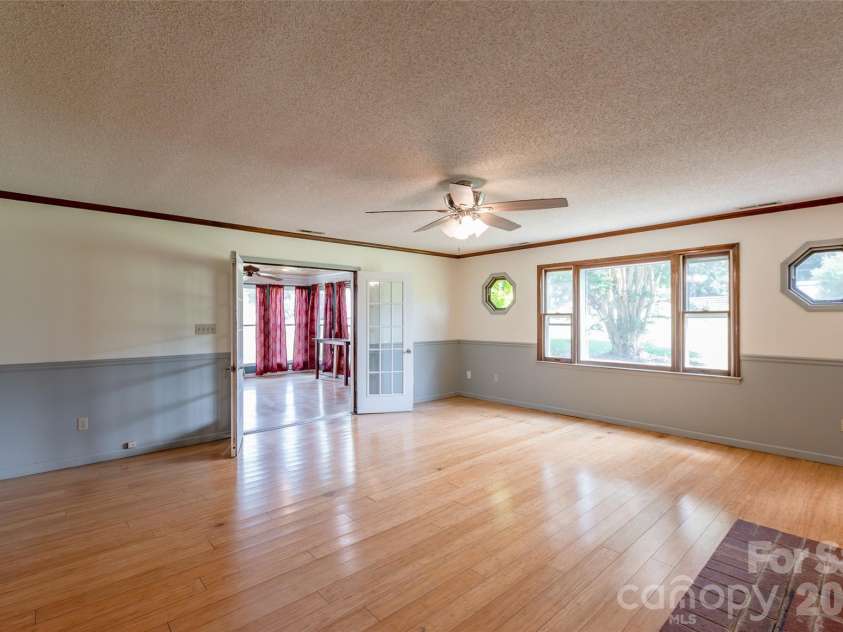505 Pam Drive, Gastonia, NC 28056.  MLS# CAR4297330, YatesRealty ID 39142. 