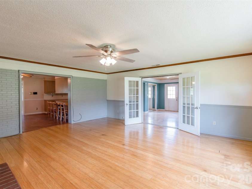 505 Pam Drive, Gastonia, NC 28056.  MLS# CAR4297330, YatesRealty ID 39142. 