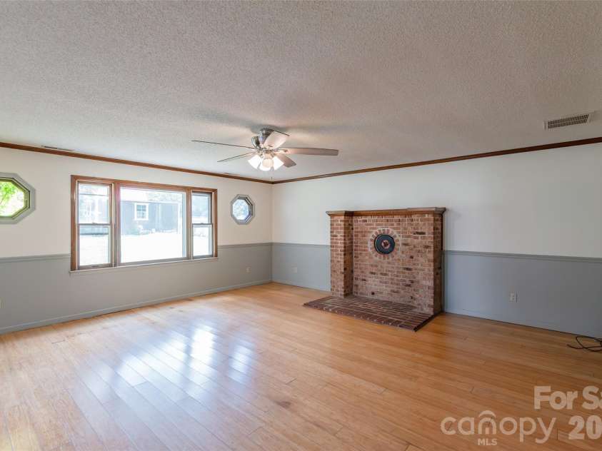 505 Pam Drive, Gastonia, NC 28056.  MLS# CAR4297330, YatesRealty ID 39142. 