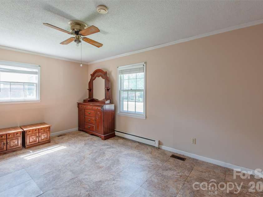 505 Pam Drive, Gastonia, NC 28056.  MLS# CAR4297330, YatesRealty ID 39142. 