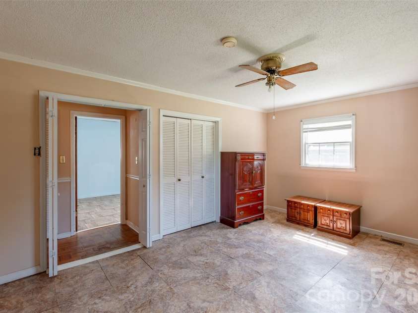 505 Pam Drive, Gastonia, NC 28056.  MLS# CAR4297330, YatesRealty ID 39142. 