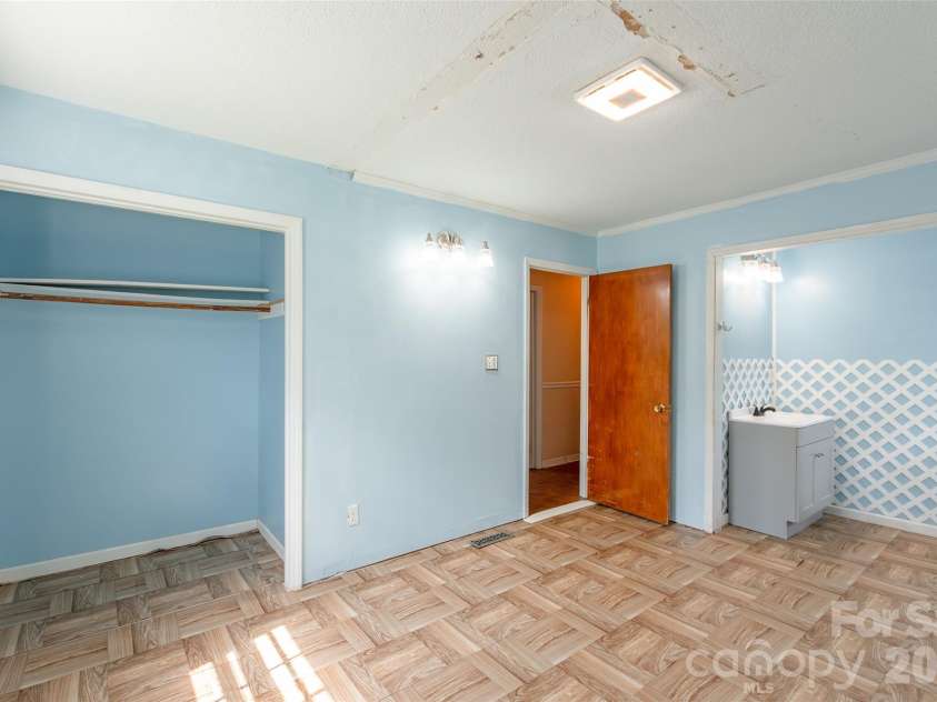 505 Pam Drive, Gastonia, NC 28056.  MLS# CAR4297330, YatesRealty ID 39142. 