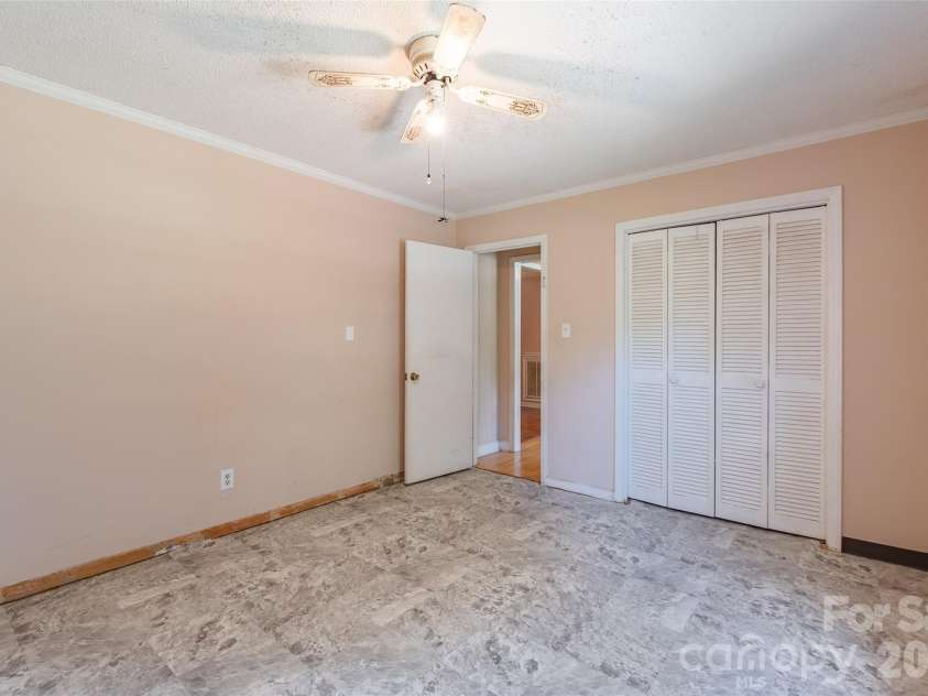 505 Pam Drive, Gastonia, NC 28056.  MLS# CAR4297330, YatesRealty ID 39142. 