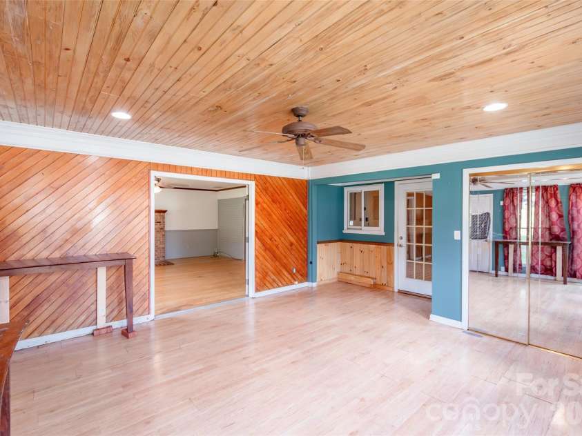 505 Pam Drive, Gastonia, NC 28056.  MLS# CAR4297330, YatesRealty ID 39142. 