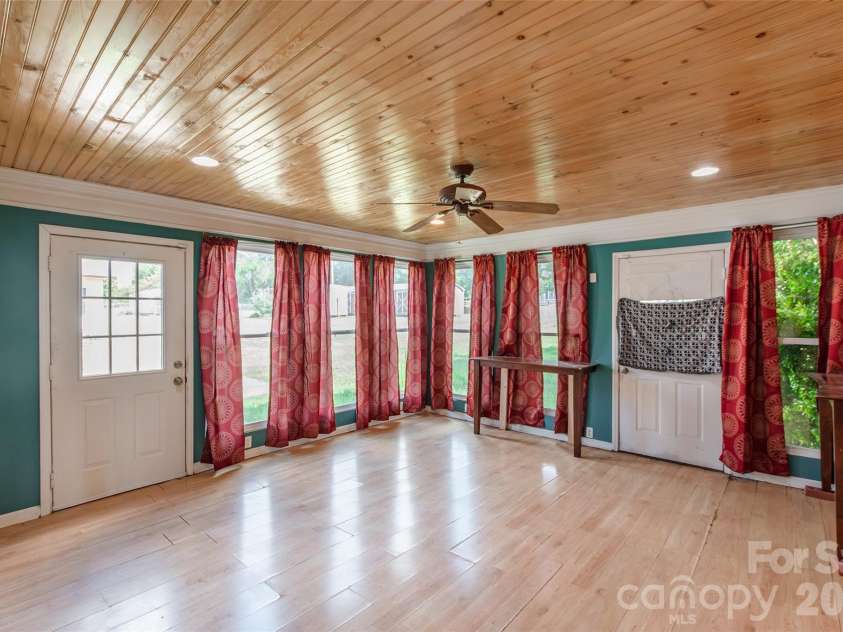 505 Pam Drive, Gastonia, NC 28056.  MLS# CAR4297330, YatesRealty ID 39142. 