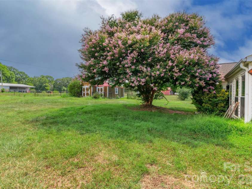 505 Pam Drive, Gastonia, NC 28056.  MLS# CAR4297330, YatesRealty ID 39142. 