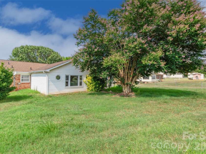 505 Pam Drive, Gastonia, NC 28056.  MLS# CAR4297330, YatesRealty ID 39142. 