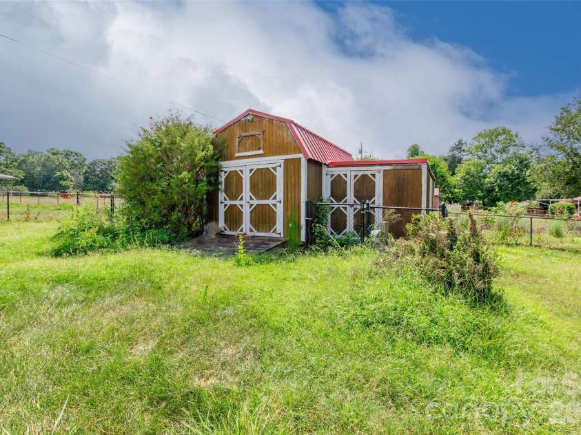 505 Pam Drive, Gastonia, NC 28056.  MLS# CAR4297330, YatesRealty ID 39142. 