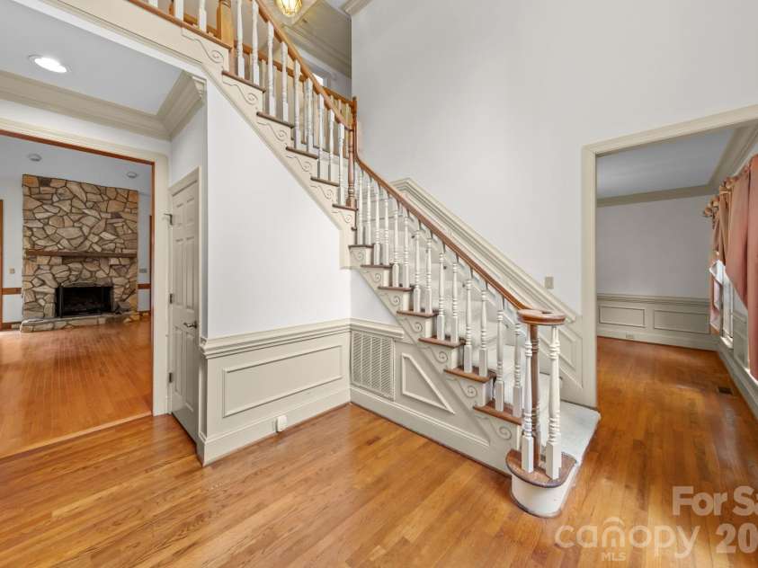 5215 Silchester Lane, Charlotte, NC 28215.  MLS# CAR4361255, YatesRealty ID 39146. 