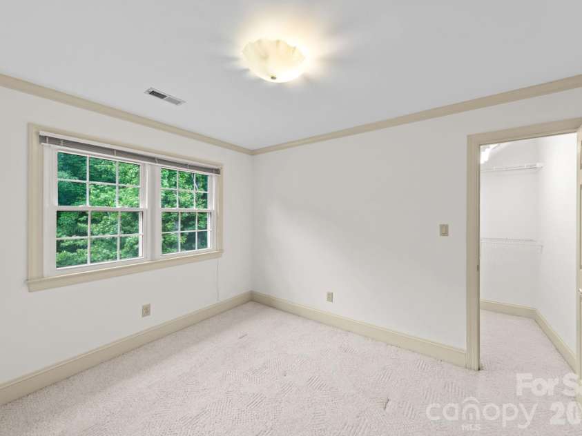 5215 Silchester Lane, Charlotte, NC 28215.  MLS# CAR4361255, YatesRealty ID 39146. 