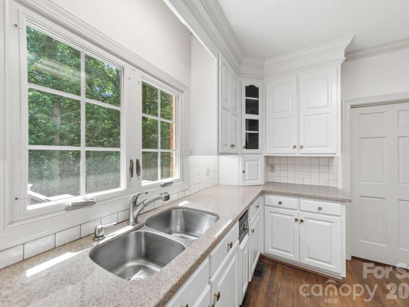 5215 Silchester Lane, Charlotte, NC 28215.  MLS# CAR4361255, YatesRealty ID 39146. 