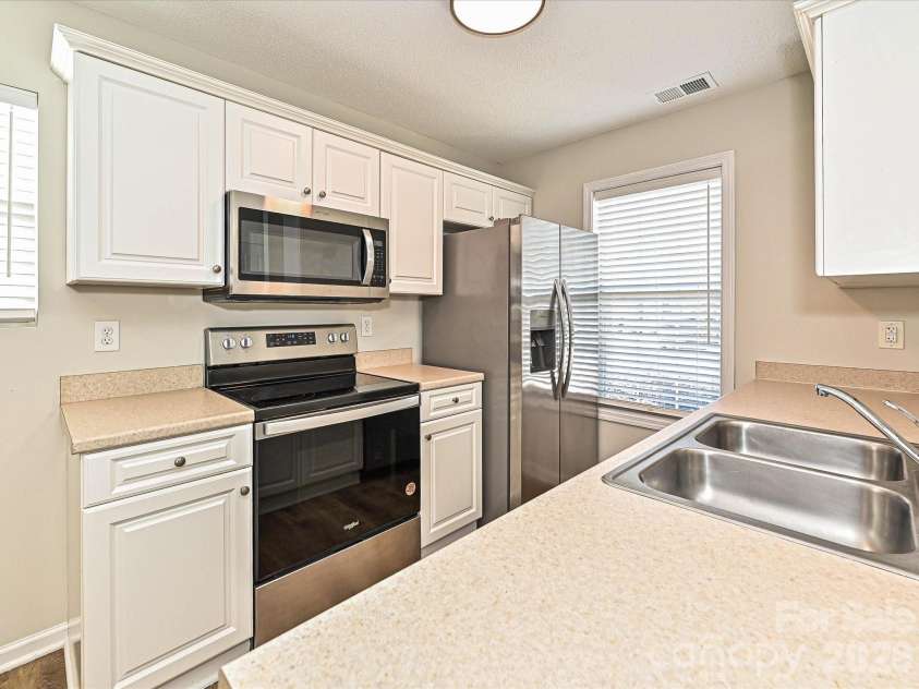 2013 Pin Oak Place, Cramerton, NC 28032.  MLS# CAR4404969, YatesRealty ID 39147. Kitchen