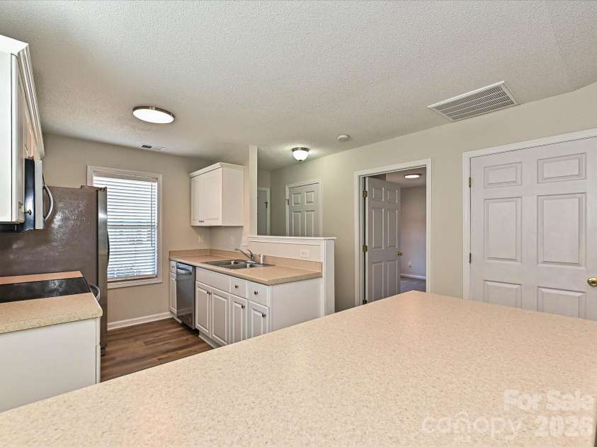 2013 Pin Oak Place, Cramerton, NC 28032.  MLS# CAR4404969, YatesRealty ID 39147. Kitchen
