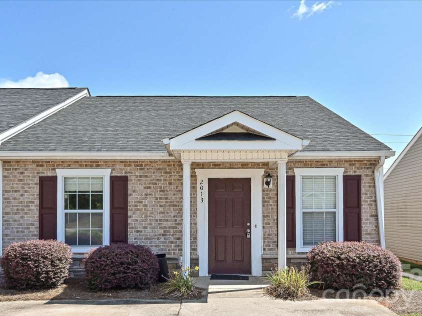 2013 Pin Oak Place, Cramerton, NC 28032.  MLS# CAR4424796, YatesRealty ID 39147. 